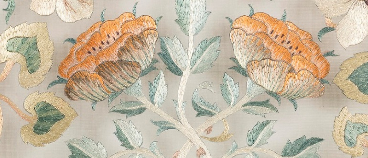Close up on embroidered flowers